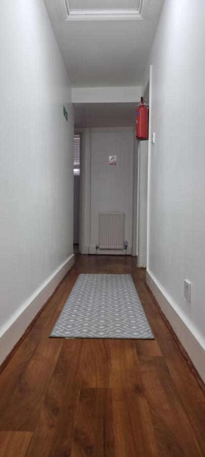 Cricklewood Broadway Guest Home Лондон Экстерьер фото