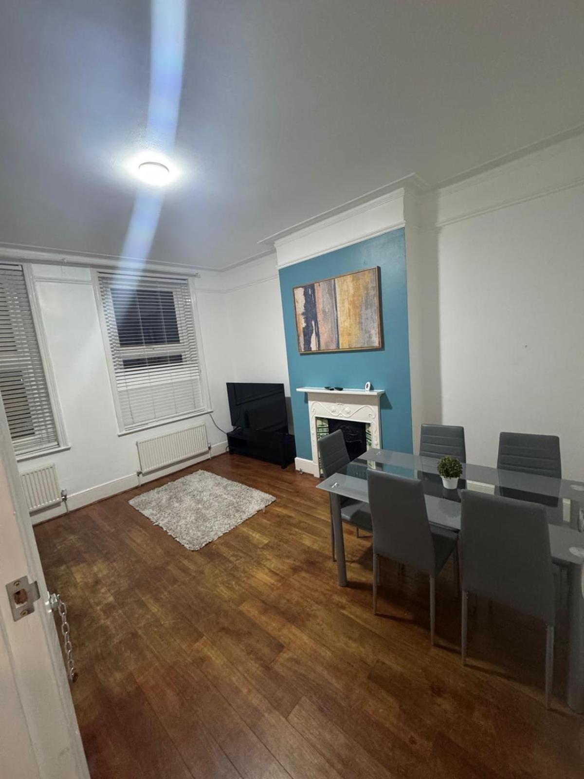 Cricklewood Broadway Guest Home Лондон Экстерьер фото