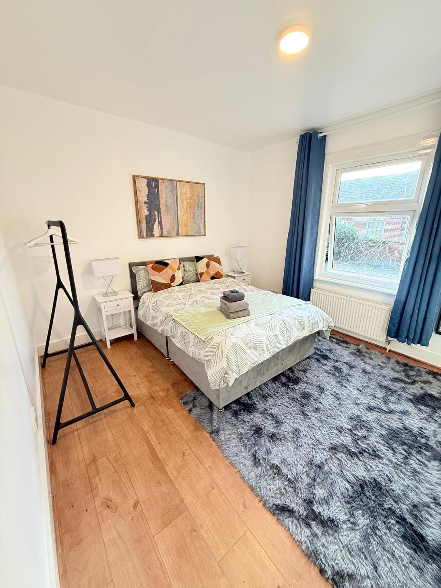Cricklewood Broadway Guest Home Лондон Экстерьер фото