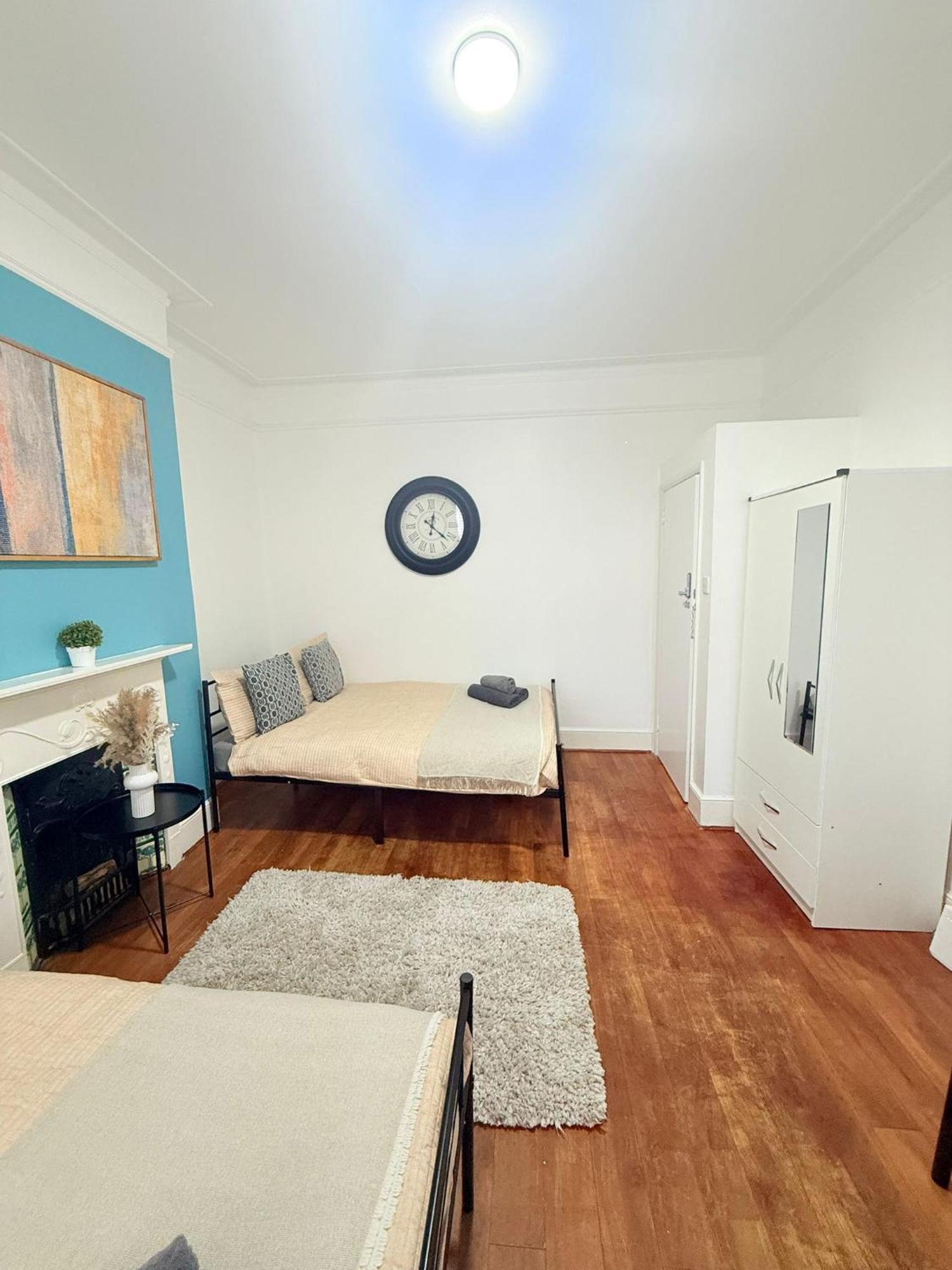 Cricklewood Broadway Guest Home Лондон Экстерьер фото